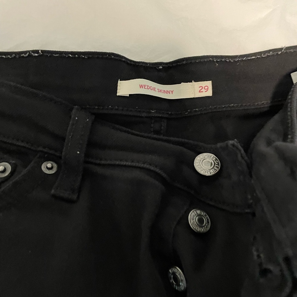 Levis black distressed wedgie skinny Jean